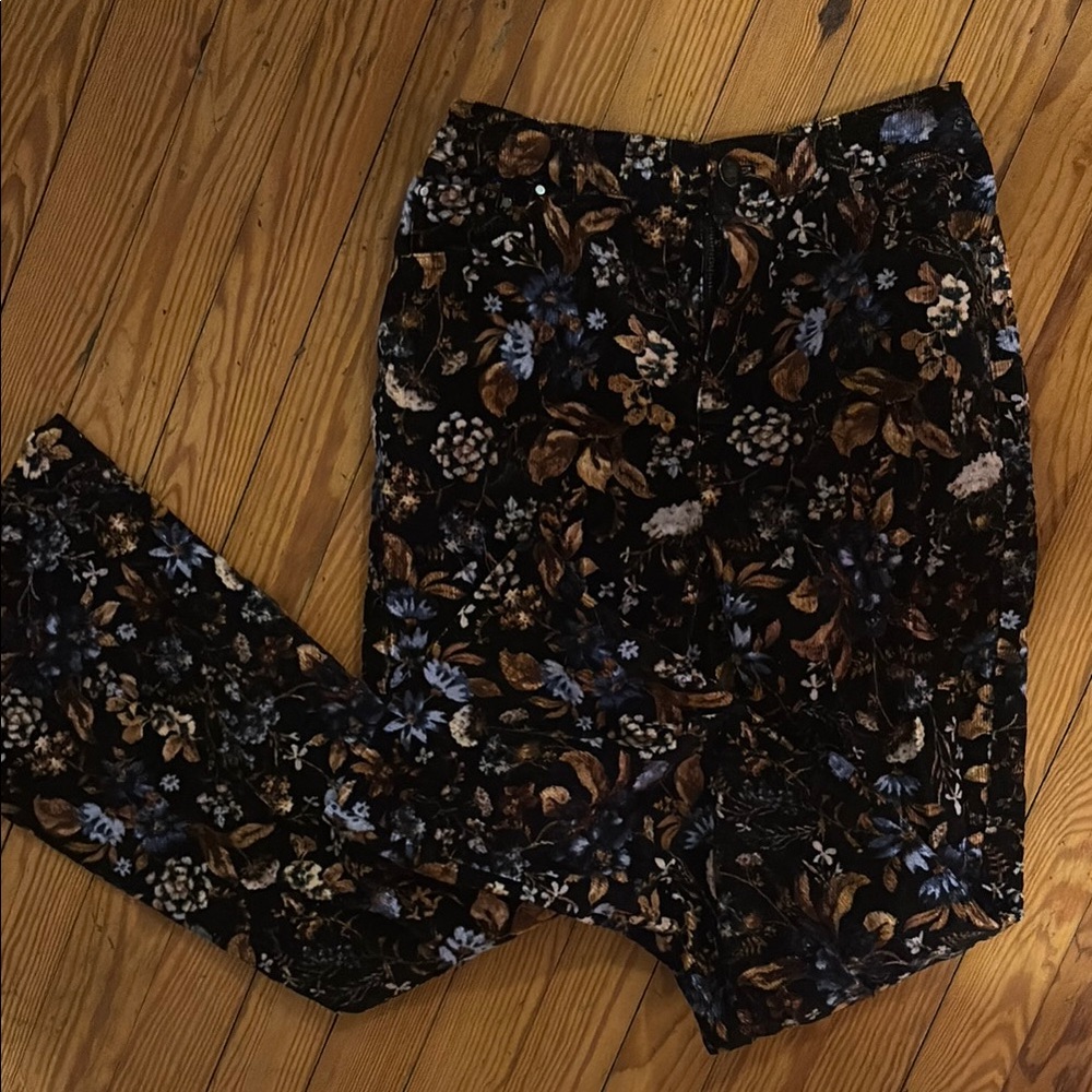Floral Patterned Pants - Picture 3 of 8